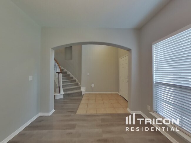 Building Photo - 511 Wolf Dr