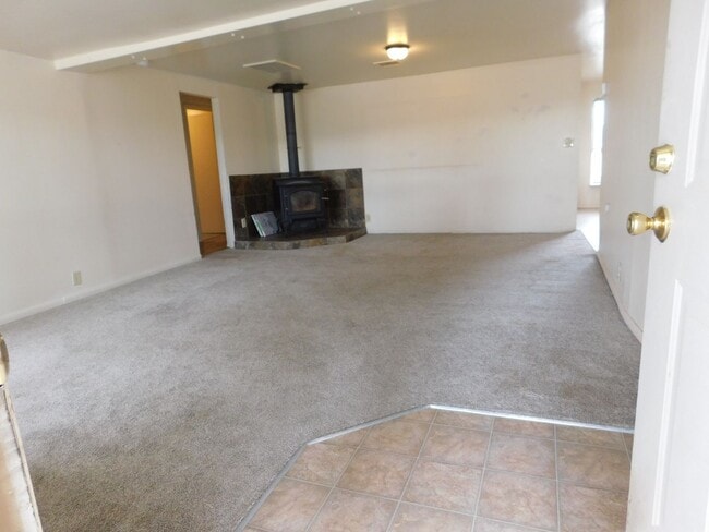 Building Photo - Country Living in Fruita