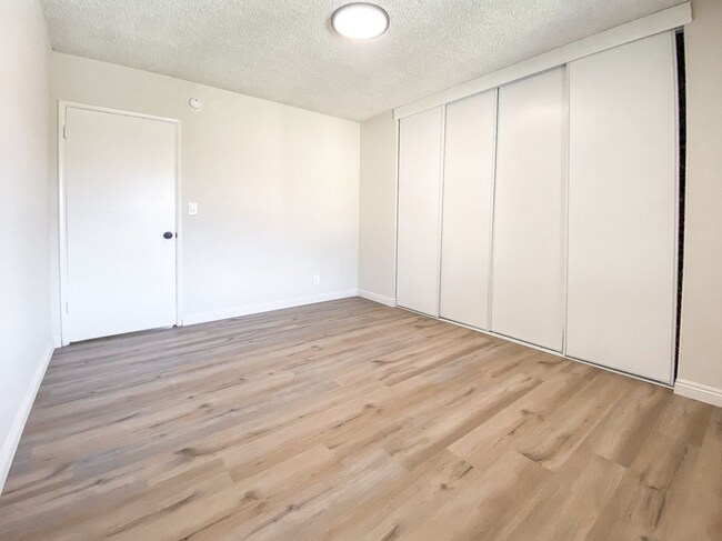 Foto del edificio - 6859 Fulton Ave