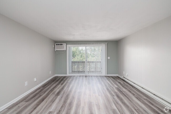 2BR, 1BA - 850SF - Living Room - Clarendon Heights