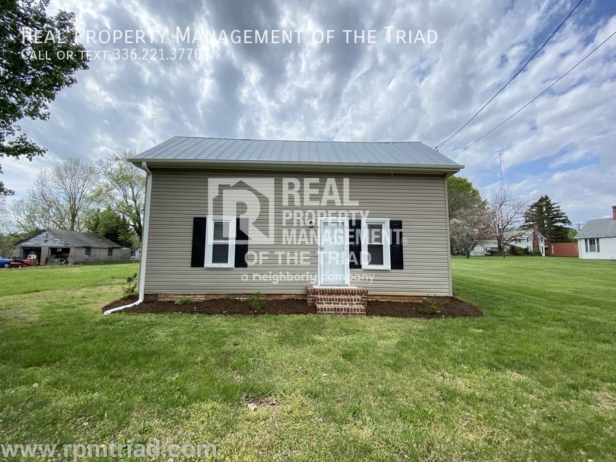 Primary Photo - 2BR/1BA W/Loft in Walkertown!