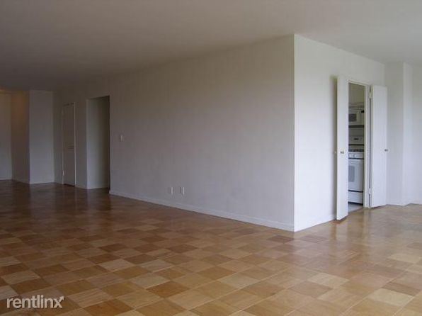Building Photo - 630 W 246th St