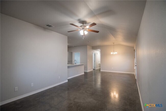 Foto del edificio - 300 Lowes Blvd