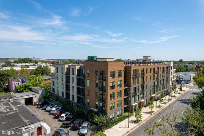 Foto del edificio - 701 N Henry St