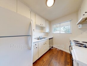 Building Photo - 445 Nelson Ave