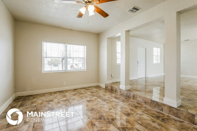 Building Photo - 900 NW 199th St