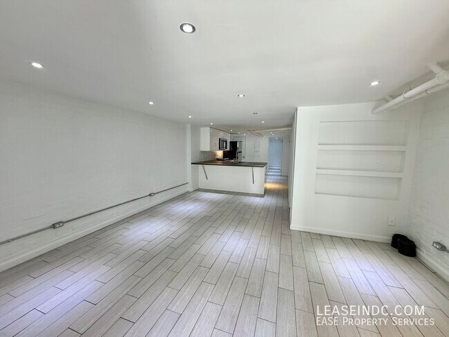 Photo - 627 Harvard St NW House