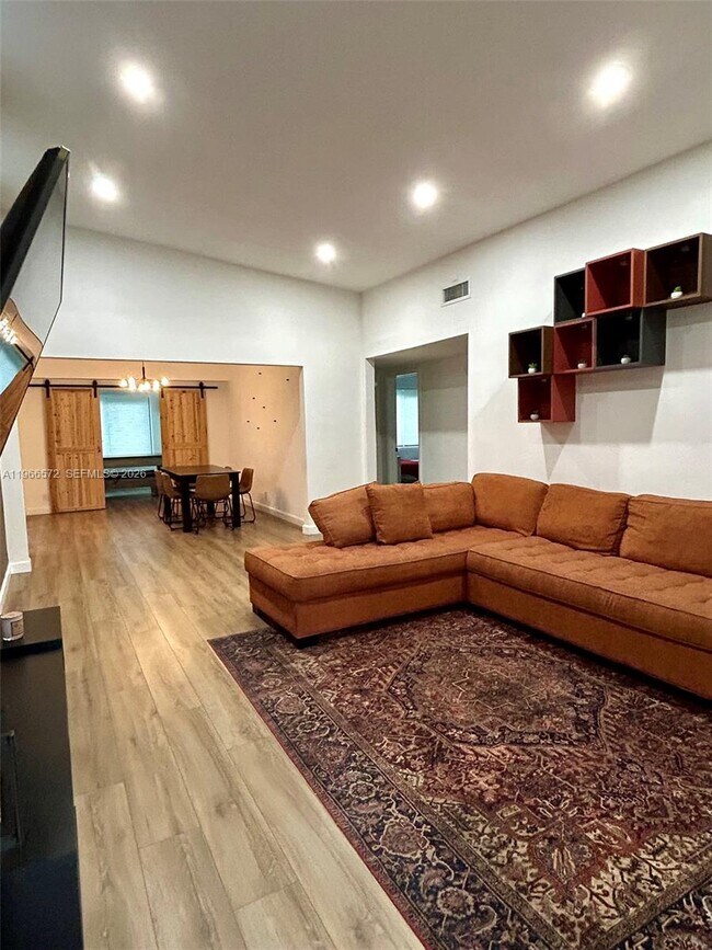 Foto del edificio - 2631 Roosevelt St