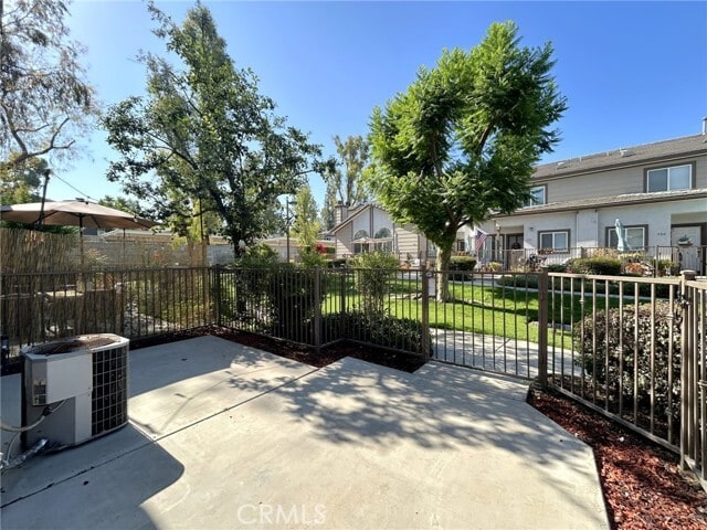 Building Photo - 1555 Orange Ave