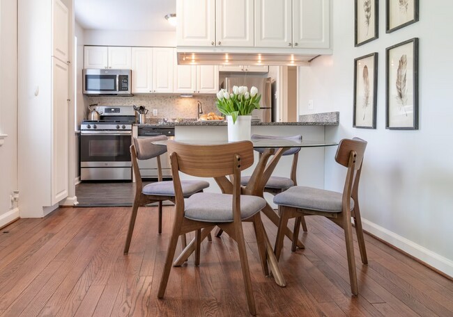 Foto del edificio - Charming One-Bedroom Apartment in Serene W...
