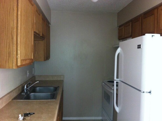 Foto del edificio - 530 W Hopkins St