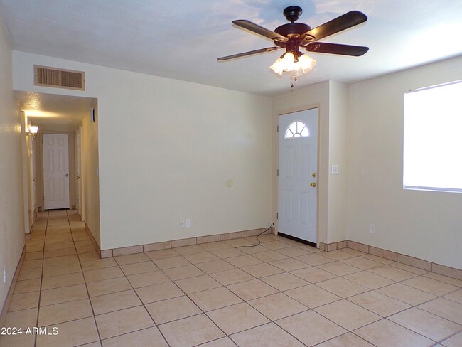Building Photo - 129 E Cypress St