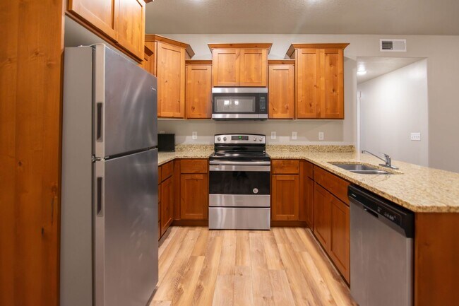 Building Photo - Charming 3-Bed, 2-Bath, Condo in The Villa...