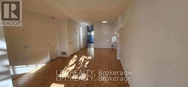 Building Photo - 467 Parkdale Ave