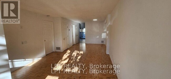 Photo du bâtiment - 467 Parkdale Ave