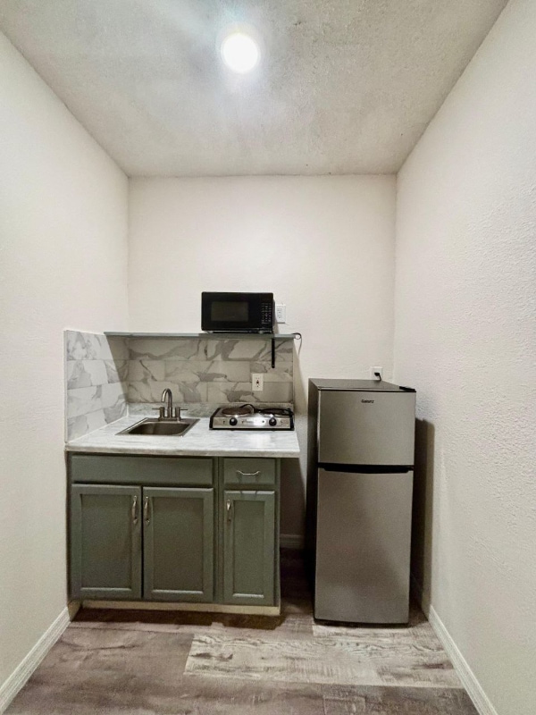 Building Photo - 8130 Rolling Log Dr