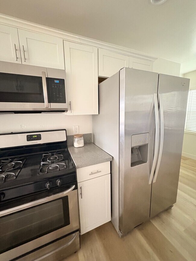 Foto del edificio - 4 Bedroom 2 Bath House For Rent in City He...