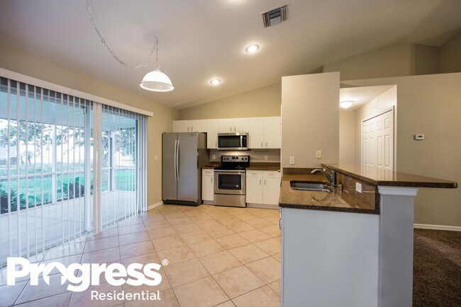 Building Photo - 639 SW 10th Terrace