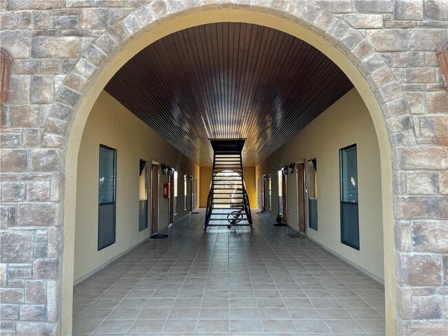 Building Photo - 16 Mimosa St