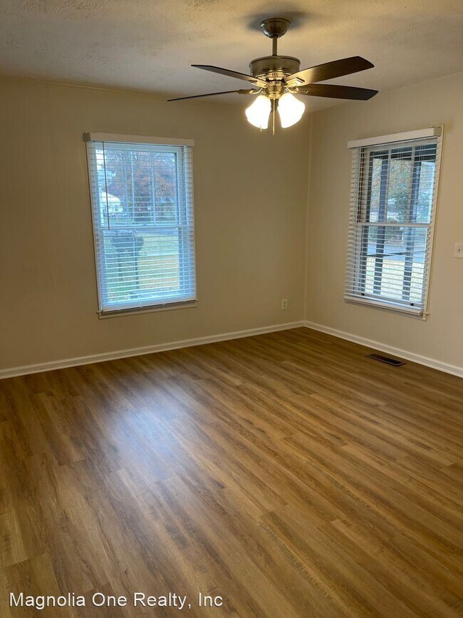 Building Photo - 2 br, 1 bath House - 34 Walnut St