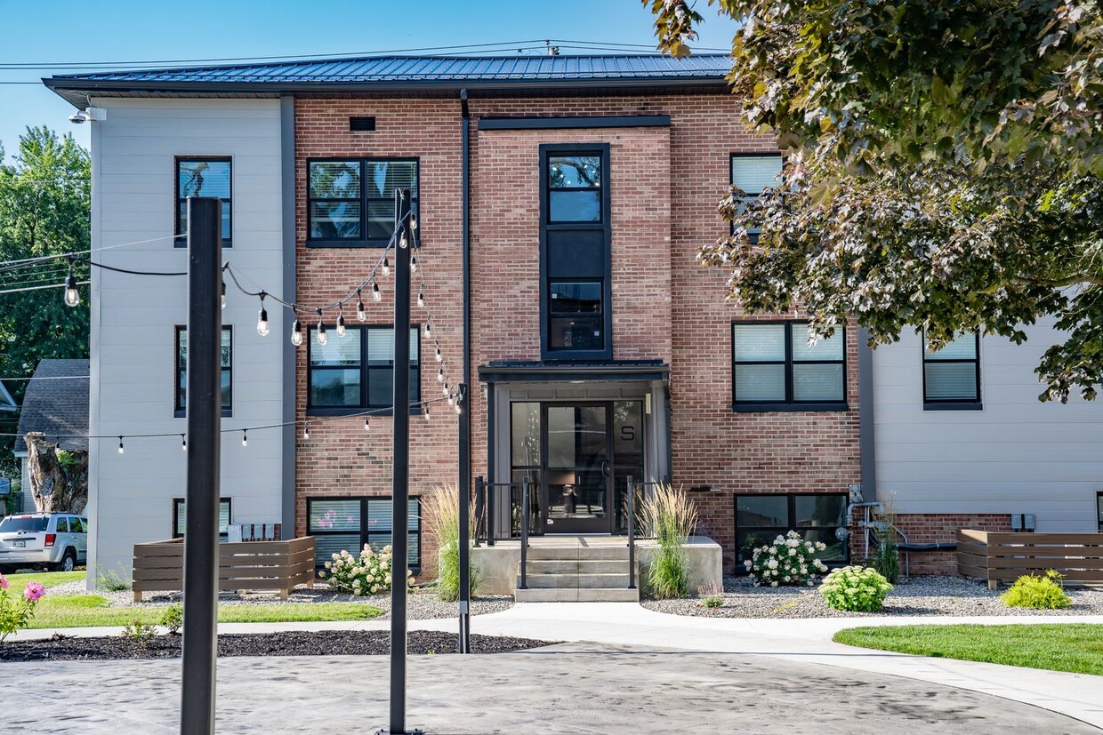 Foto del edificio - The Riv On The Greenway Apartments