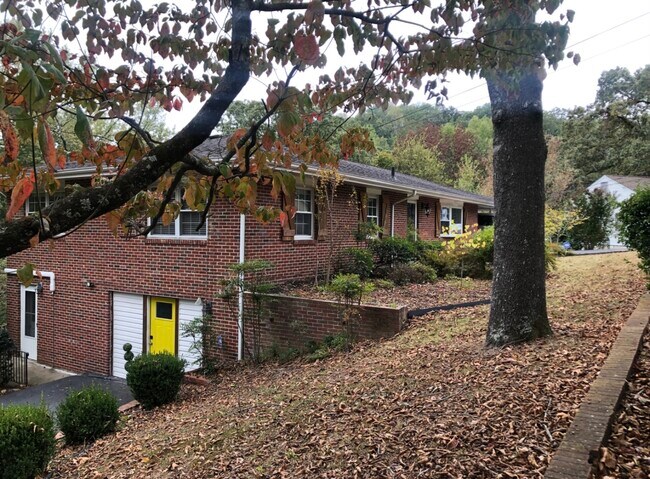 Building Photo - 8 Battery Dr