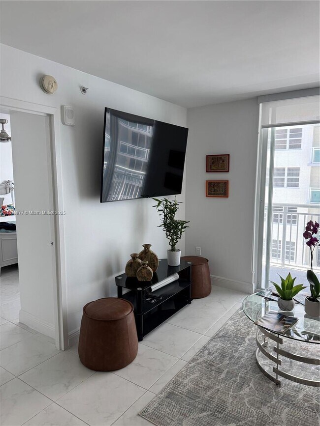 Foto del edificio - 6969 Collins Ave