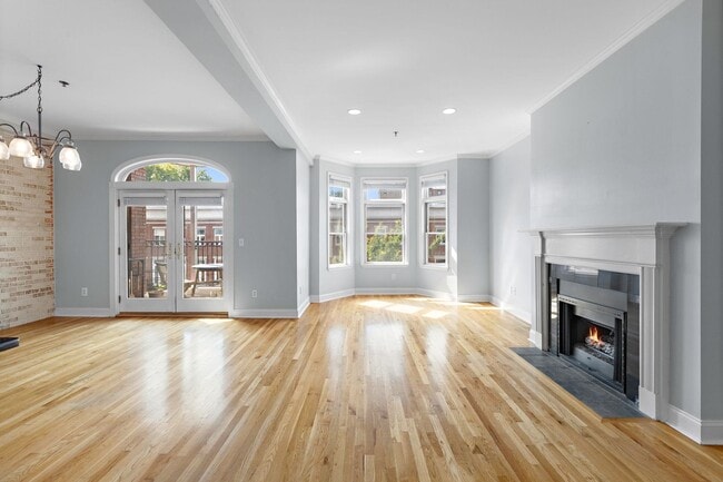 Building Photo - 233 Monroe St