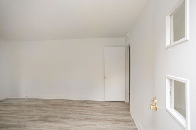 Building Photo - Charming Gallatin Home!
