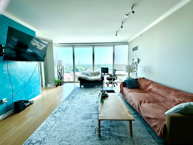 Foto del edificio - 1570 Elmwood Ave
