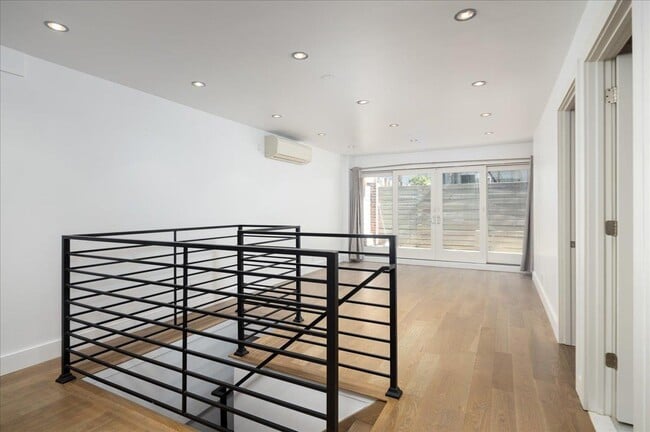 Building Photo - 131 W 122nd St