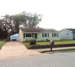 Building Photo - 2111 Maplehurst Ave