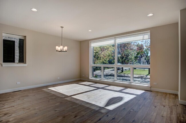 Foto del edificio - 2532 W Addison St