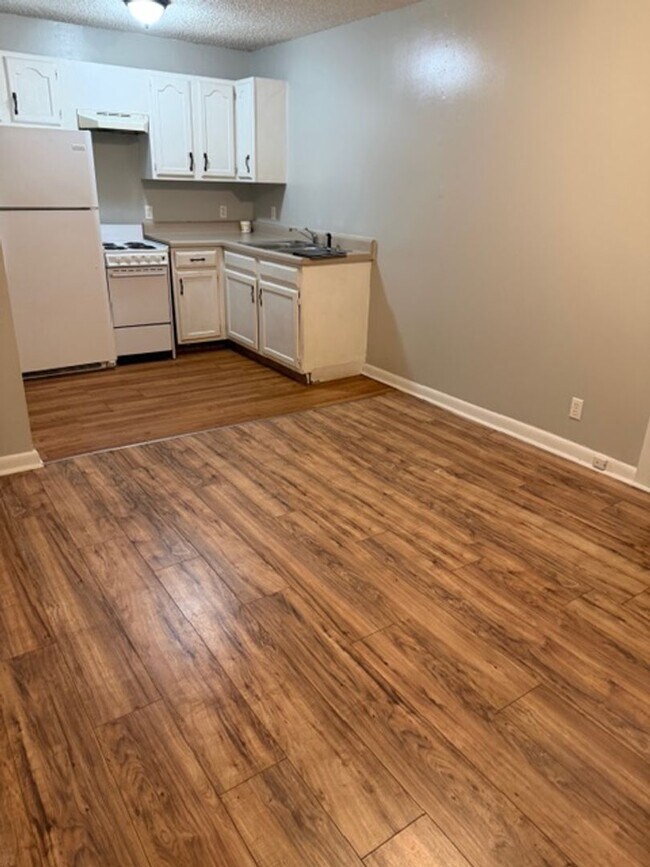 Foto del edificio - Strawberry Plains 37871 - 1 bedroom, 1 bath efficiency. Rent includes all utilities - Call Linda ...