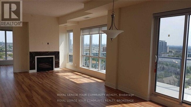Photo du bâtiment - 9088-9088 Yonge St