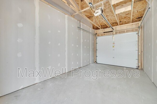 Building Photo - 13516-13115 115 Ave NW