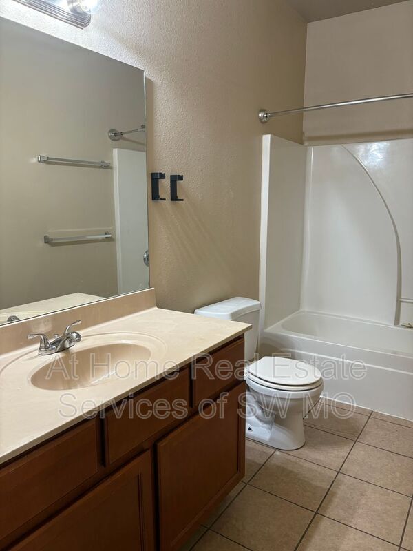 Foto del edificio - 616 S Rilynn