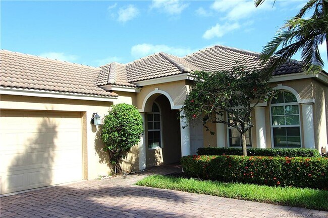 Building Photo - 4543 NW Red Maple Dr