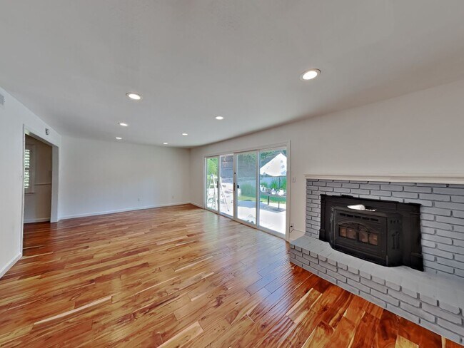 Building Photo - Fantastic 4/2 Home in El Sobrante