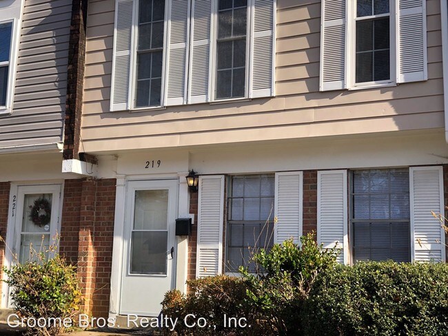 3 br, 1.5 bath House - 219 Cornett Street - Alquileres en Highland