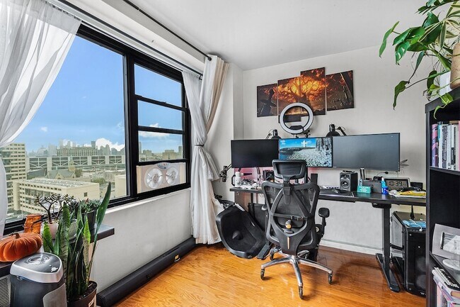 Foto del edificio - 10 Huron Ave