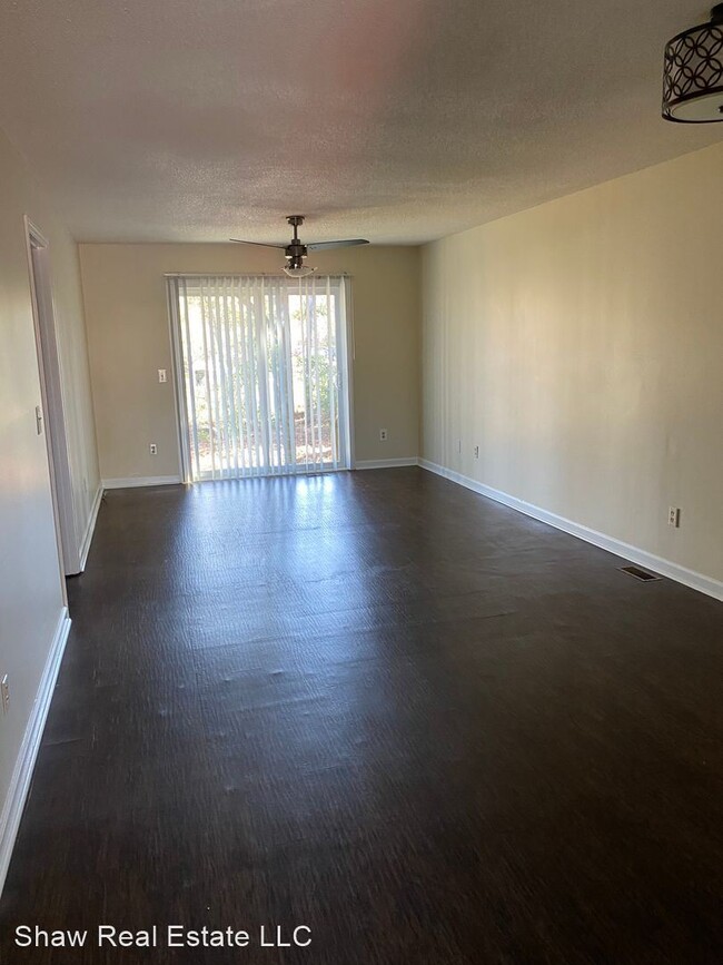 Building Photo - 107 Lullwater Dr