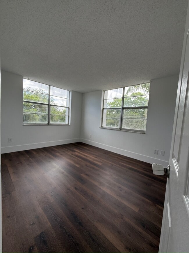 Building Photo - 482 NW 165th St