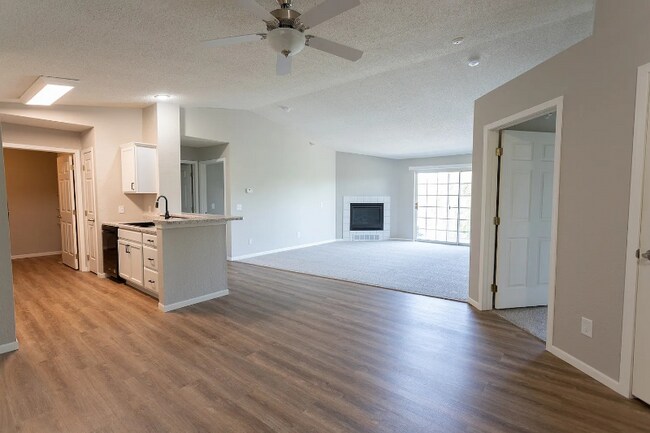Building Photo - 4902 S Oxbow Ave