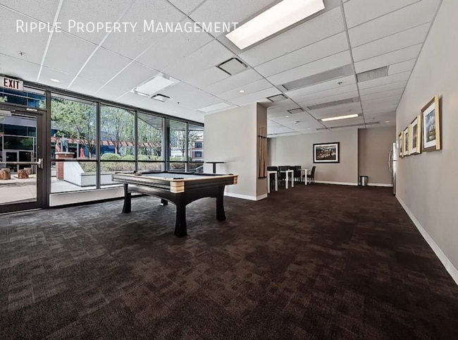 Photo du bâtiment - WONDERFUL 1 BED/ 1 BATH CONDO IN THE HEART OF DOWNTOWN