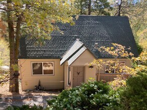 Building Photo - 27425 Peninsula Dr