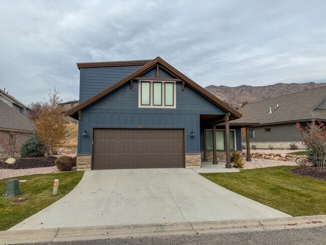 Foto del edificio - 5979 E Big Horn Pkwy