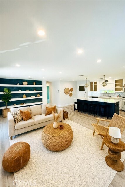 Foto del edificio - 22149 Victory Blvd