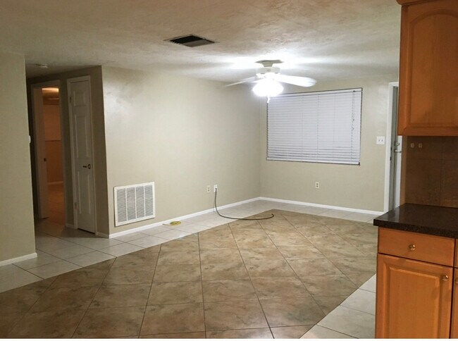 Building Photo - 3415 Allandale Dr