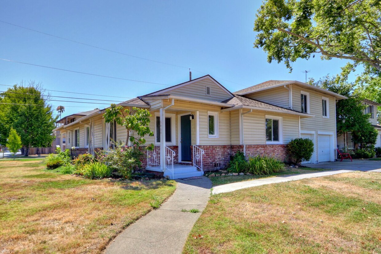 Primary Photo - 5400-5402 Folsom Blvd